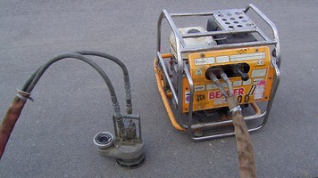  Hydraulikstation mit Wasserpumpe  
