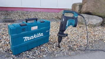 Makita HM 1213 C   