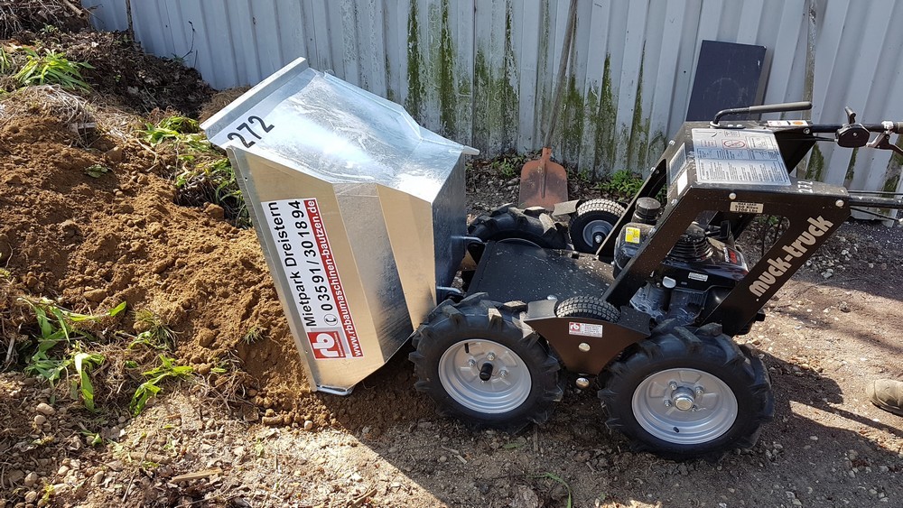 Muck Truck beim Abkippen